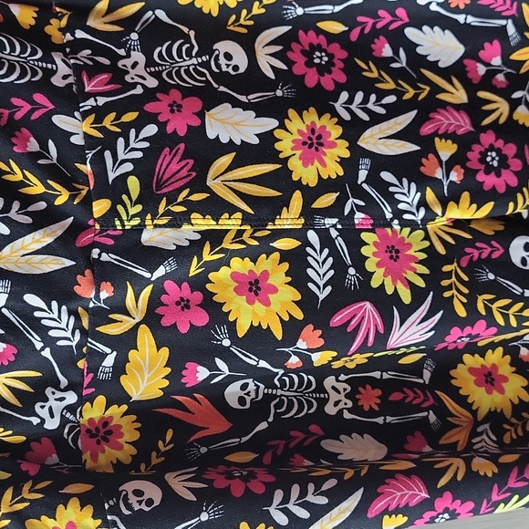 Halloween Lularoe leggings. Size TC. Never worm 💀 🍂 - Picture 2 of 3